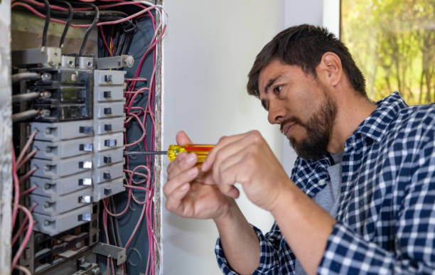 Best Affordable Emergency Electrician  in Bettendorf, IA